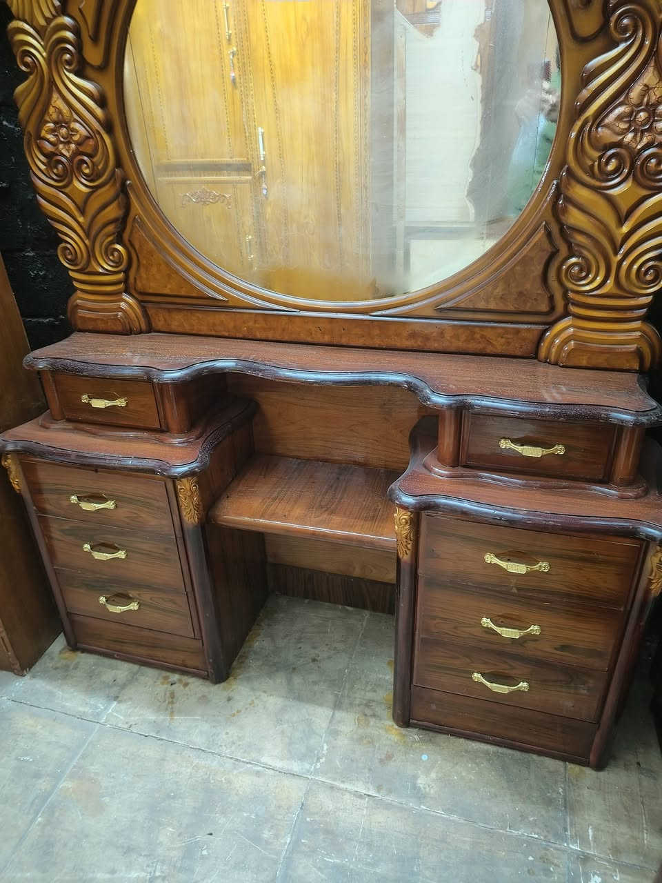 غرفة ٦باب محلق اخت الجديدة مابيها اي ضرر خارج داخل صاج مكان بغداد فلكة حي النصر يوجد توصيل ***********سعر ٧٥٠
