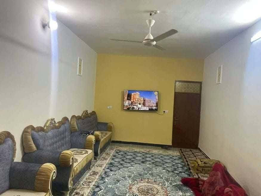 للبيع أو الإيجار 
بيت مساحته 400متر 
الفلوجه منطقة المختار 
أقرب نقطه داله سكلاته الرحمن
4غرف نوم 
الطابق الارضي كامل غرفتين نوم وصاله ومطبخ واستقبال وهول وصحيات كراج 
الطابق الثاني بعد ما كامل 
للايجار 300قفل 
البيع 80 مليون 
***********
