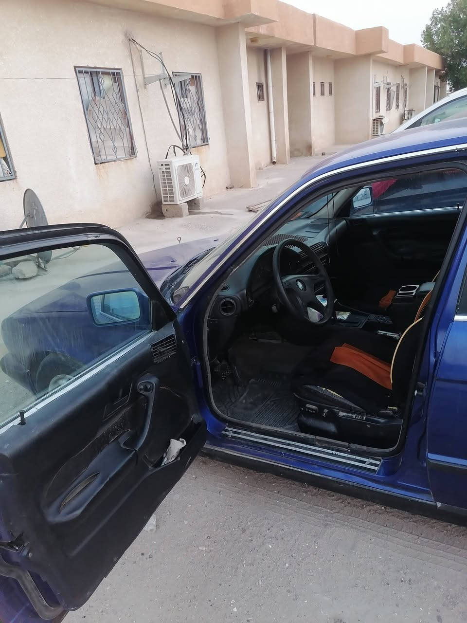 السلام عليكم أقره تفاصيل زين يا غالي بي ام 525موديل 90رقم البصرة مسكر فانوس اوتو سنويه ل31 سياره  نقصه دعاميه خلفيه  تبريد شغال حداديه تعبانه كهربائيات غرفه حلوه مكاني البصرة عارضه 35بيه مجال الشراي *********** بسمي
