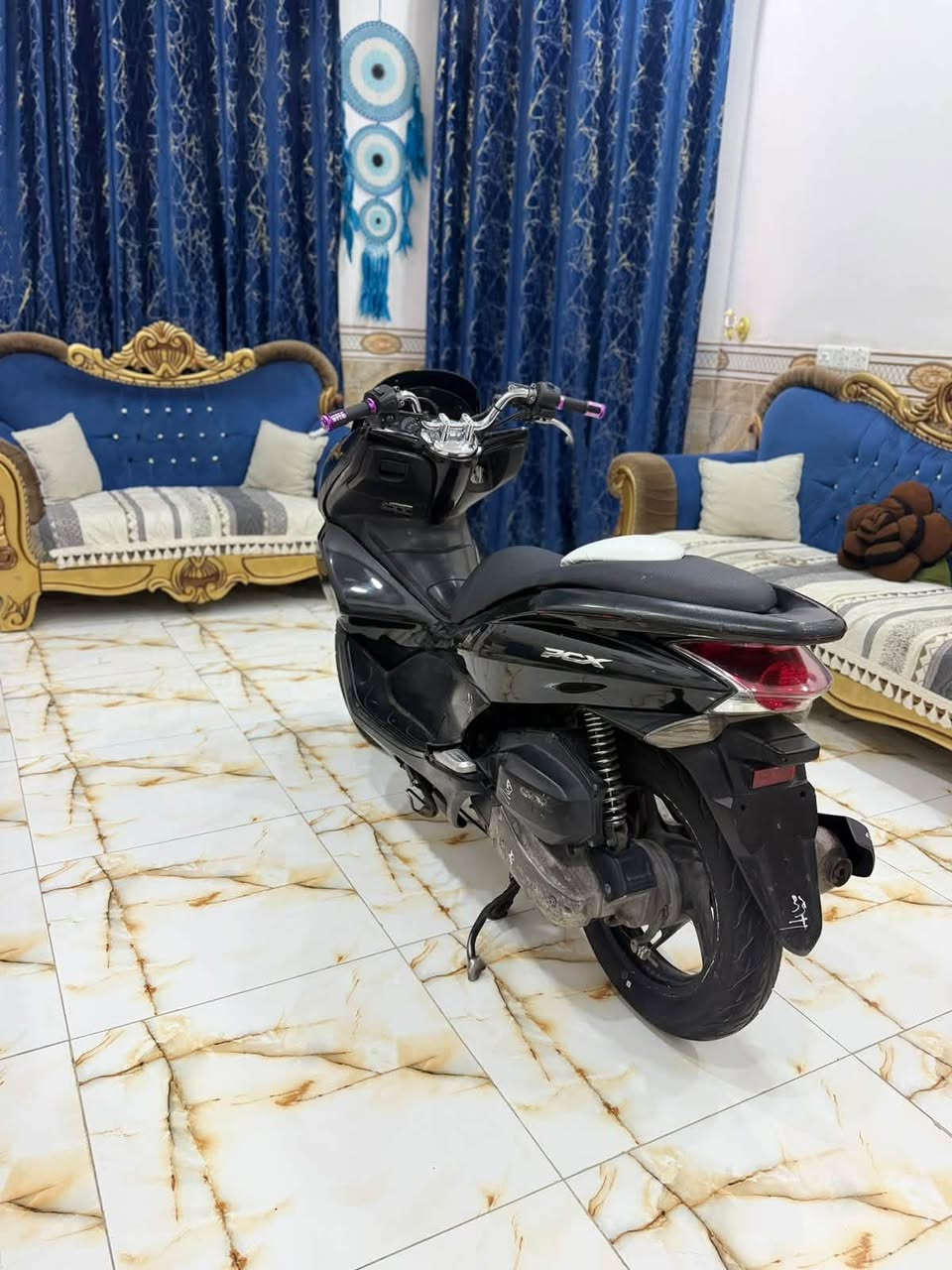 السلام عليكم اللبيع دراجه pcx جيل لاول ماشيه 35 الف دراجه ماخذها رمبه  الدراجه وعلى  ايدي حجم المكينه 125 ياباني الاصلي دراجه كامله استان كهرباءي  حساس ازدحام  الدراجه جديده واحلا من الصور  مال جناي الدراجه مكفوله  اي نقص مابيه  السعر مليون 300 وبيه مجال مكان بغداد  الدوره حي الصحه  الرقم  ***********
