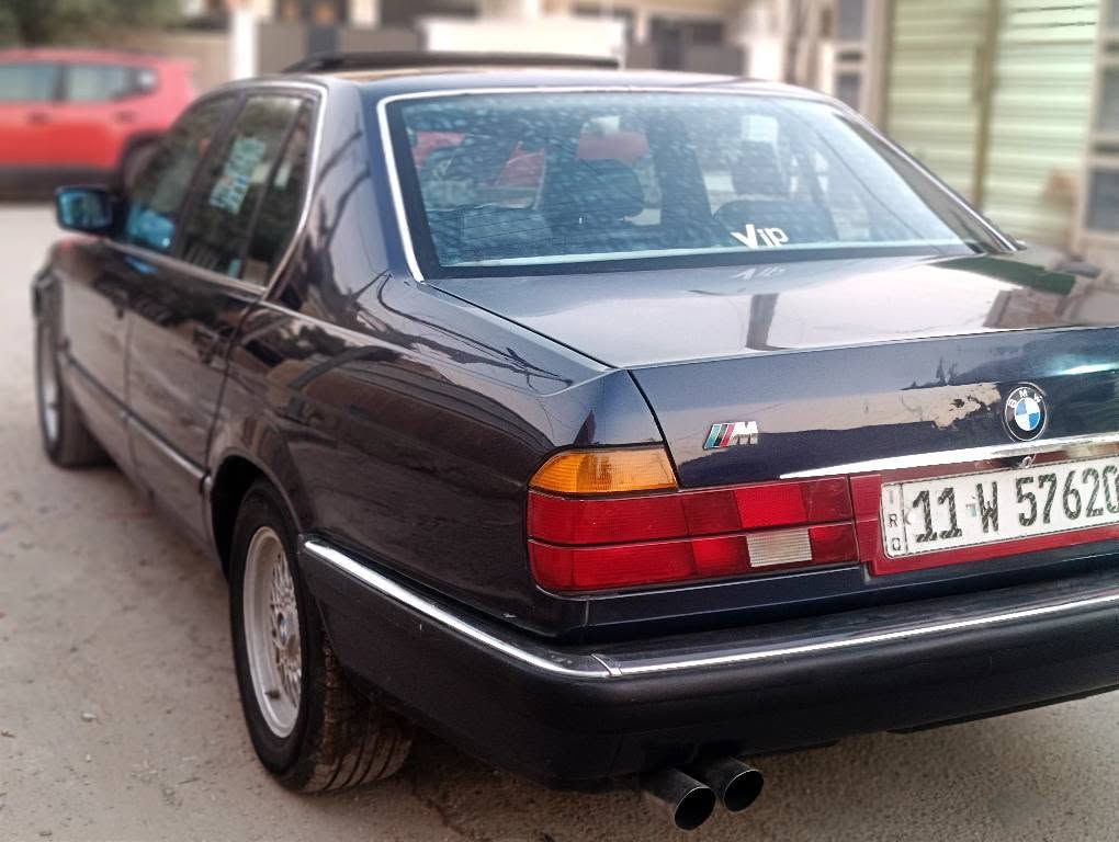 بي ام دبليو 1992 فول مواصفات واحد على واحد رقم بغداد انكليزي 
السياره جدآ جدأ جديده جاهزه من جميع النواحي 
كير مكينه حاويه جديد 
صدر امامي وخلفي جديد 
تبريد منضومة كله جديده تبريد ثلج
دواخل جلد جديده
سلايت شغال 
كهربائيات كله شغاله  
كراسي كهرباء شغاله 
رون كيلو متر كيچ بانزين كله شغال 
السياره جاهزة والسياره مكفوله من الضربة والخياس أول صبغه اله اصفاحه موس 
الواقع احله من الصور 
السعر 55.  وبيه مجال جدآ جداً بسيط 
*********** بغداد, العراق
