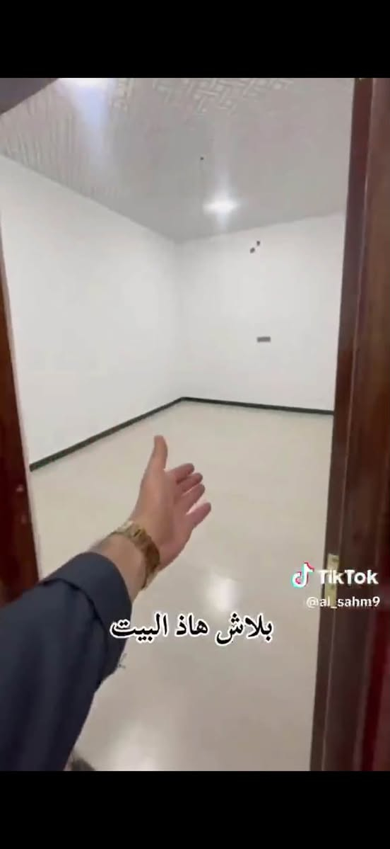 سلام عليكم 

بيت لبيع في منطقة حي العسكري قرب محكمة الجديدة 

موقع مميز و يوجد كل خدمات تبليط جديد  و مجاري جديده

البيت ثاني بيت عن شارع المحكمة ( مسافه ٣٠ متر عن شارع الرئيسي )

مساحه ٢٠٠ متر بناء سنه ٢٠٢٥ 
طابق واحد ( غرفتين و صاله و مطبخ و دوانيه و حمامات خارجية و داخلية) شغل مرتب و حلو 
  
طابو زراعي سند ٢٥ 

الاستفسار      ***********

السعر ١٣٠ مليون و بيه مجال لشراي

علما ( انا صاحب البيت مو مكتب عقارات)
