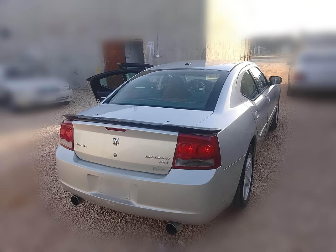 جارجر موديل 2010 
محرك 3500
صبغ موضح بالسونار 
رقم اربيل الدولي باسمي 
ميكانيك كله نظيف 
مكاني بغداد الكرخ 
السعر95 ورقه 
*********** بغداد, العراق
