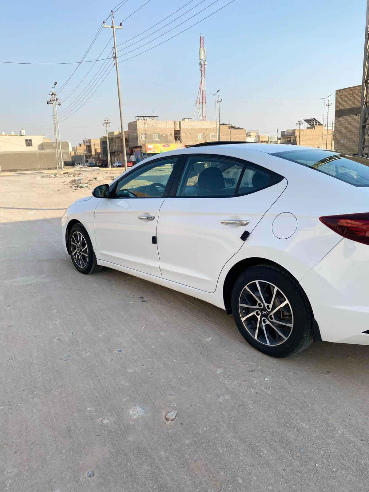 السلام عليكم النترا خليجي موديل 2019 شكل ال20 مكفوله كفاله عامه من الصبغ والضربه والتبديل سياره جديده بمعنى الكلمه فول مواصفات 

1-بصمه ابواب 
2-فتحه سقف
3-مري شفط ترحيب 
4-تبريد قطعتين
5-كامره خلفيه مع حساسات امامي خلفي 
6-يدات نيكل 
7-محرك ٢٠٠٠ مامفتوح دوش 
8- رقم بغداد بأسمي 
سياره جاهزه من كل نواحيها من حداديه كير ومحرك وتبريد وتدفئة مكان السياره كربلاء المقدسه السعر 160 وبيها مجال للشراي للاستفسار لاتصال على الرقم التالي ***********
