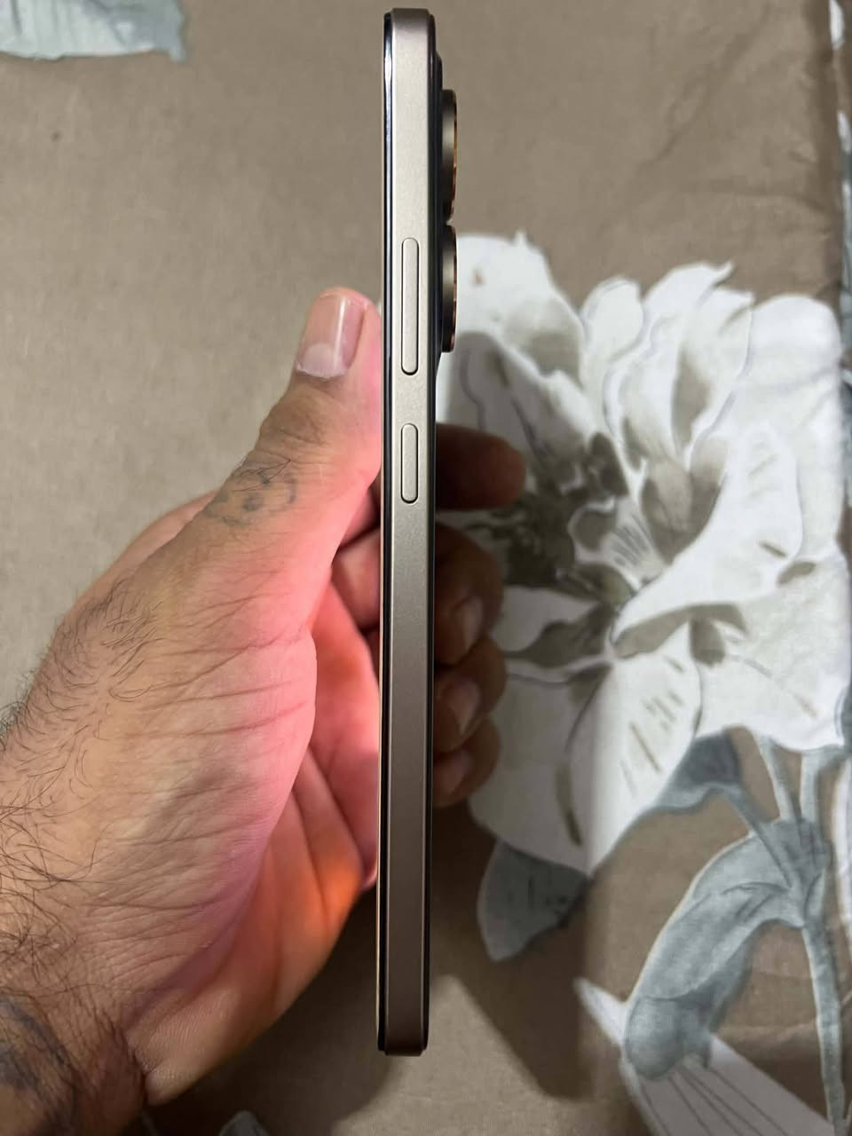 ---
*للبيع Realme 15 5G - اللون الفضي Flowing Silver* 

*المواصفات:*
- الذاكرة: 12GB رام + 512GB
- المعالج: Dimensity 7300+ 5G
- الشاشة: 6.8 انش 144Hz 1.5K منحنية AMOLED
- الكاميرا: 50MP + 8MP | امامية 50MP
- البطارية: 7000mAh شحن سريع 80W

*الحالة*: مستعمل نظافة 100% 💯 مابي اي خدش
*الملحقات*: كارتون + شاحن اصلي 80W + كيبل + جراب
*المكان*: الحلة - بابل
*السعر*: 375$ قابل للتفاوض البسيط

للتواصل خاص واتساب ***********

