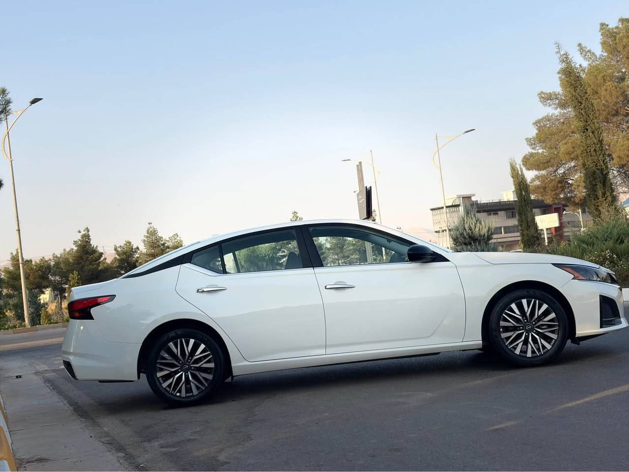 NISSAN ALTIMA 2025 (SV) 🧿🧿
نيسان التيما ٢٠٢٥ 🧿
بۆياخ ٢پارچە بێناوگرتن دە عمەکەي زۆر سوکە بۆنيت 🧿جەمەلخ سايەق🧿
 سەيارەکە نمونەيە جالو ساردوو شوختيش بە شەرت 🧿
گێرومەکينە. بەشەرت🧿
راداربە شەرت🧿
بەردەکەي بە شەرت 
ادينار مەسرەفي تيانيە. 🧿🧿
کاتي نە شکاوە 🧿
نرخ(١٥٥) سلێماني
*********** السليمانية, العراق
