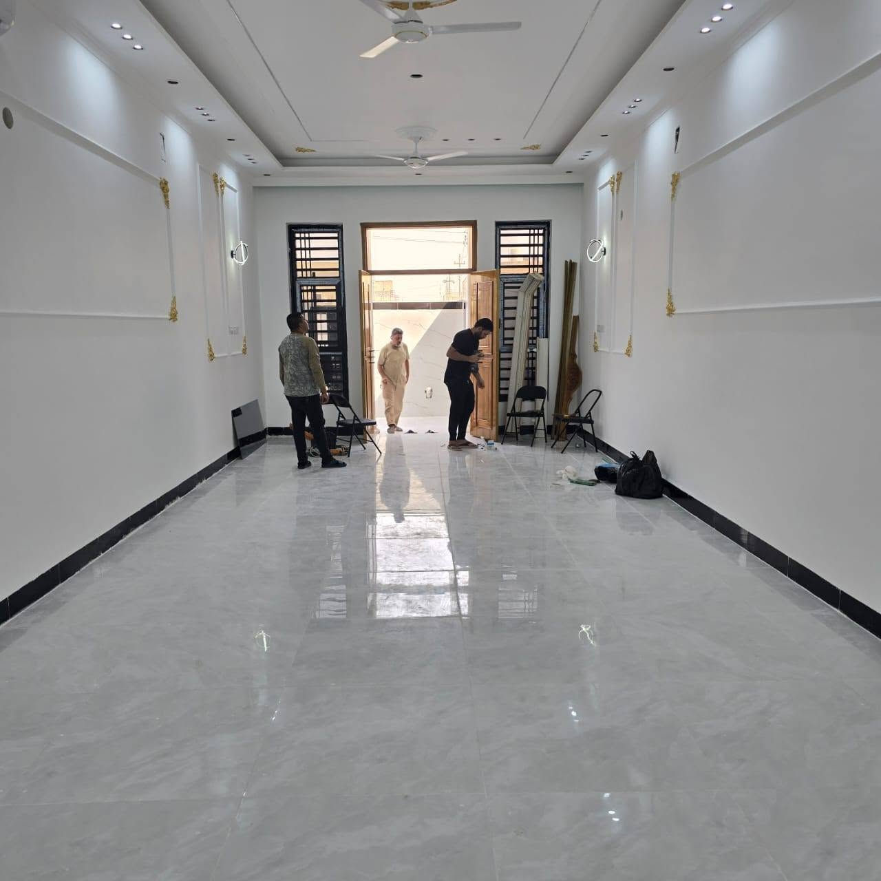 يا الله يا رزاق 
دار للبيع  المساحة 255 متر  طابقين
بناء حديث درجة اولى فول مواصفات 
يحتوي استقبال وصالة ومطبخ 
و6 غرف نوم وصحيات
بناء 2026  السعر 500 وبي مجال 
العنوان العارضات اربع سايدات قرب 
اسواق فطومة
الاستفسار   وباقي 
تفاصيل الاتصال على الرقم ***********
