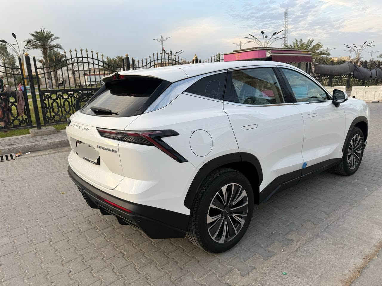 تحيه طيبه...
جيتور داشنك 2025
كامفورت  
سياره جديده 
ومكفوله من ضربه وصبغ وبارد
عداد المسافه 19 الف 
كشنات جلد ابيض 
كشن سائق كهربائي
بصمات تشغيل ابواب 
شاشه كامره
تحكم ستيرن 
حساس أمامي خلفي 
تبريد قطعتين 
ويل كب 
تشغيل عن بعد 
سياره بعده بلضمان شركه هارلم 
ضمان 10سنوات
رقم بغداد دولي باسمي 
السعر 24400 وبيه مجال
اي استفسار 
***********
مكان سياره بغداد رصافه
