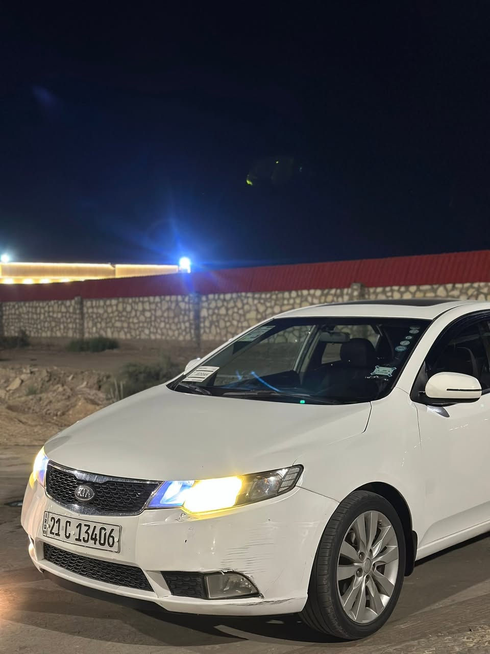 سيراتو موديل2012 السياره بيه باب تبديل وبيه الجاملغ الامامي بارد السياره فتحه بصمه السياره حلوه وجديده حداديه باتري فول السياره وحلوه سعره 100وبيه مجال مكاني ديوانيه ***********
