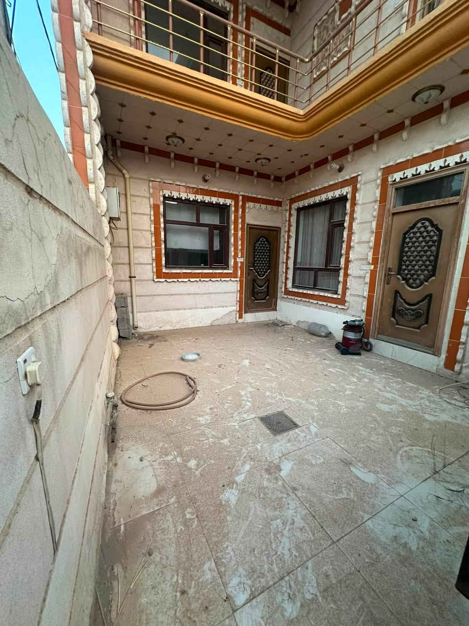 ✅دار  للبيـــــــع// ركـن في  المزرعة بسعر جدا مناسب  ✅ 
 
🏗️📍المــــــــوقع// مزرعه _ خلف جامع الهدايه  _ او داخل فرع مكتب ارام او قرب الحرسة 

✏️المســـــاحة/ 228م / طابـــــــو صـرف

🚩 الدار  ؛؛  طابق الاول ( غرفة نوم _ صحيات داخلي وخارجي _ استقبال مفتوح مطبخ _ هول داخلي _ كراج  

الطابق الثاني (( 2 غرفة نوم _ مطبخ _ صحيات))

🏳️ موقع رائع    _ قرب السوك  _  بناء جديد

السعر // ارسل رساله عل الصفحة او قم بلاتصال لمعرفة السعر

🏫📚نستقبل جميع عروض البيع و ترويجها بإعلانات 

للمزيد من التفاصيل الاتصال او المراسلة خاص  ***********
 📍موقع المكتب  📌 خانقين - المزرعه
خلف جامع الهدايه
