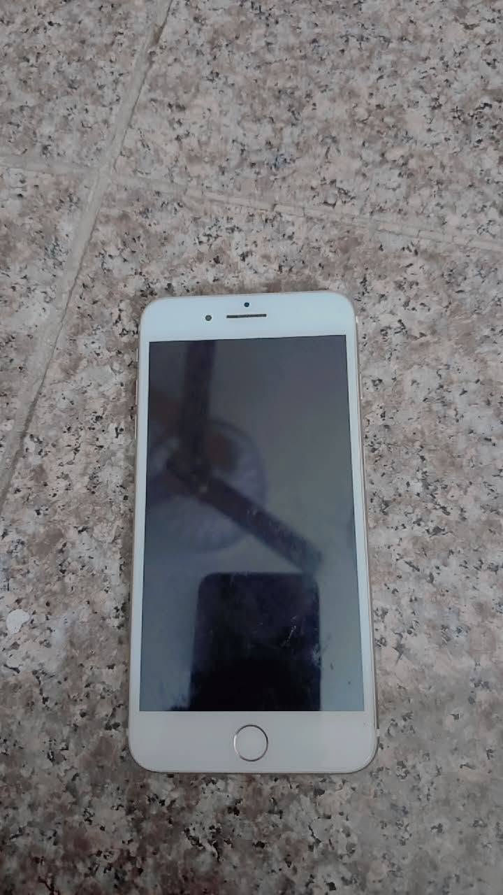 ايفون سفن للبيع كلشي مابيه بس الكامره الخلفيه متشتغل سعر 85 رقم  وتساب*********** بغداد حي الجهاد
