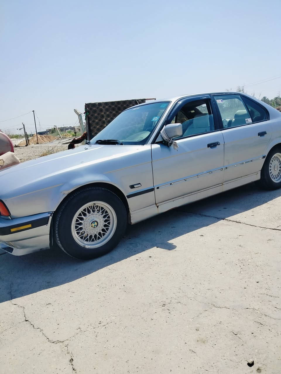 السلام عليكم
سياره bmw525

1/-مكينه مسكر عالشرط 

2/-كير اوتو كذالك عالشرط 

(شلعتها وترايها تخبل السياره) 

  3/-غرفه لون ابيض ملكي مثل ماوضح بالصور والفيديو

دبل شكمشه +فتحه سلايت طكتين جام كهربائي 

4/-حداديه السدر الاخير مضبوط عالاخر من عربانه وملحقاتها +#اكسل خفيف رون ناصي 

السدر الامامي75٪حلو. ونضيف بحيث سياره ناعمه بشارع 

عليها #تخم تاير جديد 

#نواقصها اجلكم الله ضربتلي جلب🦮 عالدولي وطيرت ربع من طرف الدعاميه الاماميه مثل ماوضح بالصوره مابدلتها بقت مثل ماهيه الضربه صار من جهة بطل الغاز مال التبريد ف طار غازها مافحصته نقص بس واشرات لو بطل كامل مادري 

كمبريسر شغال وفان تبريدها ماكلك مفول بس هنه تبريدهن معروف وترايش البيبان وكعن من الشمس لن ماعندي كراج الها وملتهي بالبنيان قيمتهن متجاوز 20الف

الضربه فقط كسرت طرف الدعاميها ومااثرت ابقية السياره 

#باسمي شخصيا سنويه جديده ورقم دولي جديد مداور ثاني يوم سياره 525اصل وفصل مو محور 
رقمي ***********
وبالعافيه عالياخذها مقدما 

السعر 55وبيها مجال والشراي يشلع عيوني وبخدمتكم انشاء الله انشالله مانسيت شي ماذكرته واسف عالاطاله بس حتى تكون على بينه من تقره 

رقمها26 صلاح الدين 

#العنوان محافظة الديوانية قضاء سومر منطقة البركات
