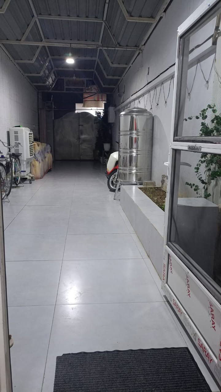 السلام عليكم
بيت للبيع مساحته 150 متر

العقار طابو ملك صرف

سعره 95 وبي مجال

يحتوي البيت على صاله كبيره + مطبخ

3 غرف غرفتين 4 في 5 والثالثه 4 في 7

صحيات خارجيه

كراج كبير + غرفه فوك البيت والسطح شتايكر غراض البيت از يدهن نعوفهن اغلبيتهن جدد كاونتر + كيزرات + ماطورات ماي حلو اوماي بير + تانكيات + سبالت + بنكات + ثريات كابرد للصاله بعده جديد

العنوان باب الخان  قريب على مرطبات بهاء بالفرع

البي حسينية الإمام العسكري ( ع )

اي استفسار اتصل ***********
