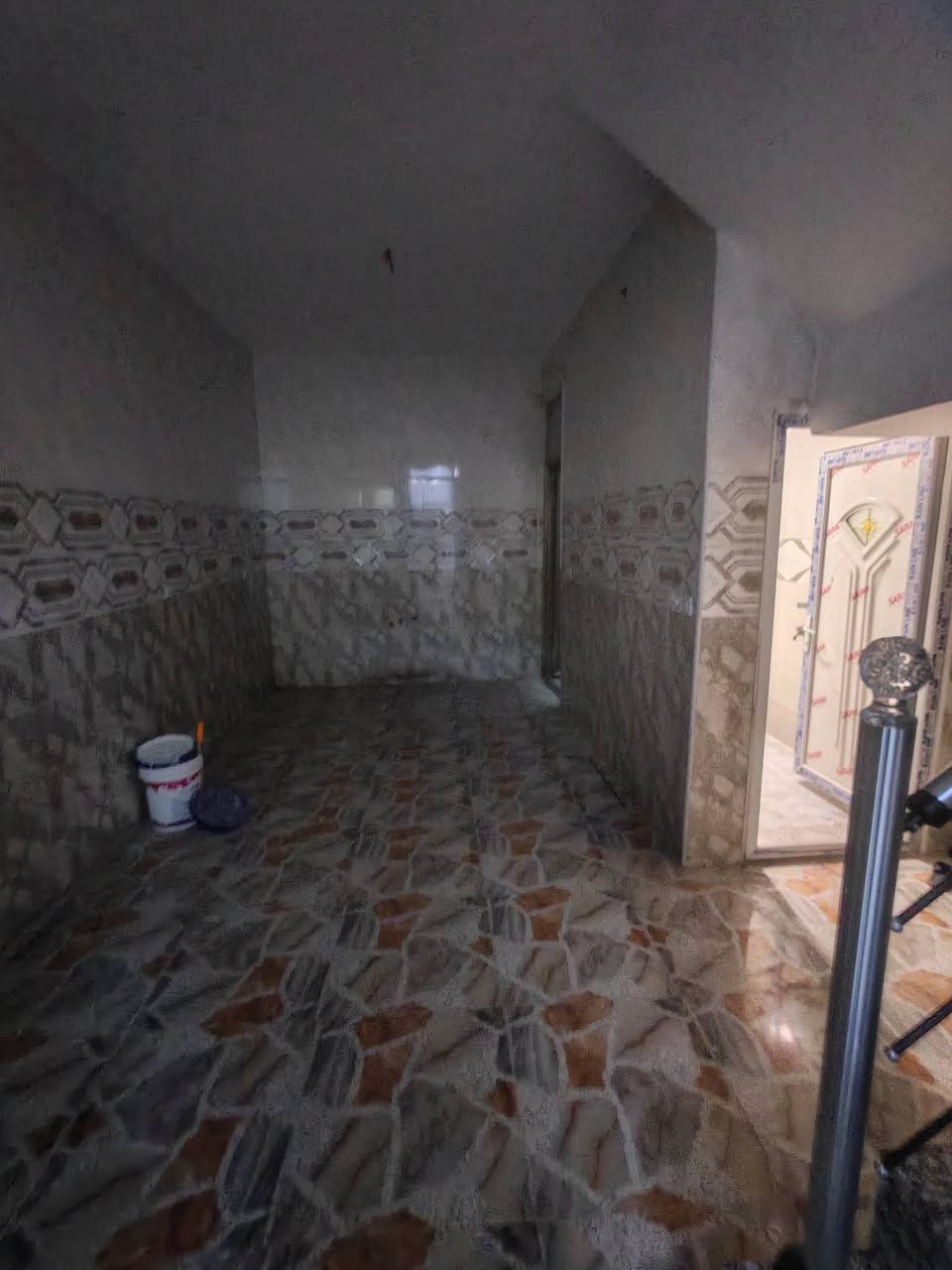 ياالله يوجد بيت مساحه 60 متر اللايجار طابقين غرفتين وصاله ومطبخ وخدمات زيرو لبيت ايجاره 500 قفل موقع الدوره الرواد بضهر مدرسة ذات النطاقين الاستفسار ***********
