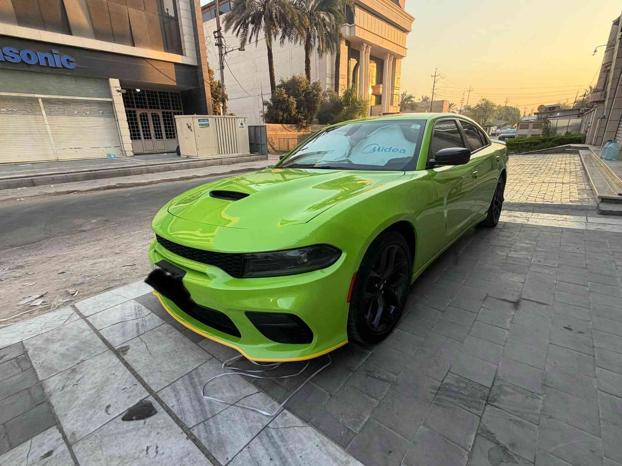 سلام وعليكم 
جارجر اخر اصدار موديل 2023 SXT رقم بغداد شرط التحويل 
لون مميز  محرك 3600    6 
السياره نص البنيد صبغ فقط بعدها بوضع الشركه 
محرك وكير كفاله 
شاشه كبيره حساسات 
ويل حجم 20  
مغلفه  

السياره جديده بمعنه الكلمه 
سياره ماشيه 13الف
مكان السياره بغداد
الهاتف ***********
***********
بغداد زيونه
