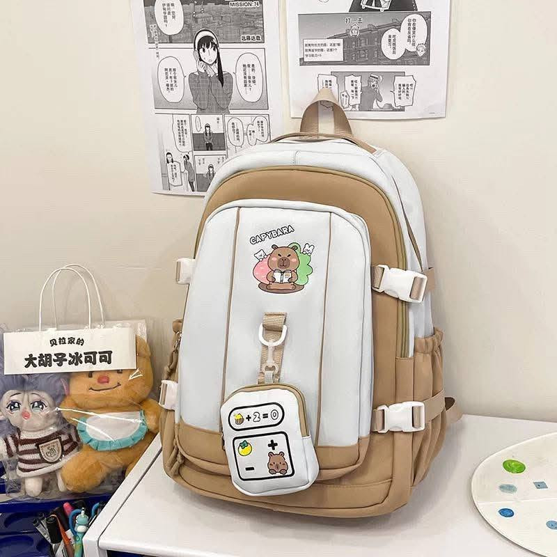 🎒 حقيبة الجمال والأناقة.. كل ما تحتاجينه في تصميم واحد! ✨
 تصميم عصري لطيف برسمة "الكابيبارا" المحبوبة.
 حقيبة صغيرة ملحقة تتنسق مع الحقيبة الأساسية لحفظ متعلقاتكِ الدقيقة.
 مساحة واسعة وتقسيمات متعددة تتسع للكتب، 
 خامة عالية الجودة تضمن لكِ الراحة والمتانة طوال اليوم الدراسي.
🔥 الكمية محدودة جداً!
📥 للطلب والحجز: يُرجى التواصل على الرقم ***********
🚚 التوصيل متوفر لجميع المناطق.
