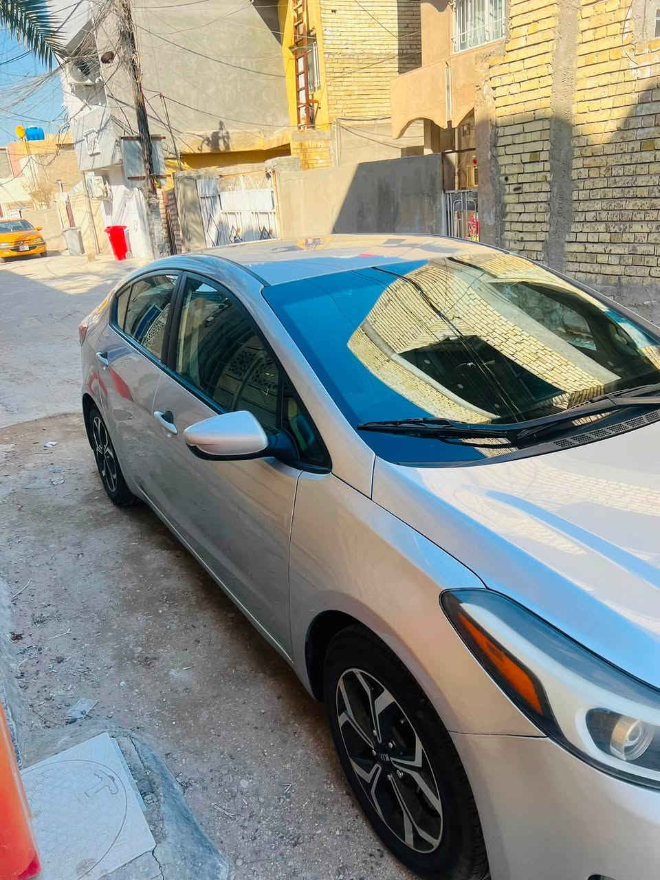 السلام عليكم فورتي 2018
محرك 2000 دوش كيرها at 
حادثهه جامغ وبنيد مبدل باقي السياره ليبل واحد وبالعراق صار بيهه طخه بالجاملغ الخلفي صغيره ومصلحه كما موضح بالصور مواصفاتهه معروفه تحكمات كامره خلفيه شاشه كار بلي نظام ايكو مثبت سرعه تايراتهه جديده ذوشمه جديده السياره باسمي وتحويل ثاني يوم مكاني بغداد الزعفرانيه ***********
السعر 118
