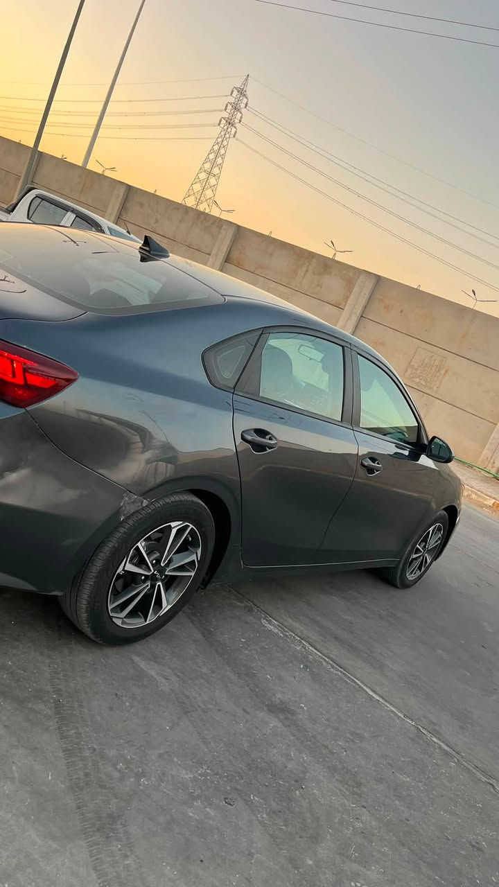 سلام عليكم كيا فورتي مودبل 23مكينه 2000دوش كير cvt8نمر
مكفولات ضربتها جاملغ امامي فقط وبيها صبغ جاملغ خلفي على كد شبر ماشيه 100الف كيلو حقيقي مواصفات نص فول رقم واسط سنويه لل30تحويل مباشر باسمك 
جاهزه وناعمه كلش 
سعرها 135وبيها مجال للشراي 

***********
