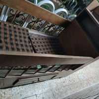 مكان الايمن • نضيف • يحتاج صبغ