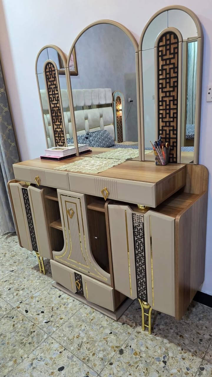 سلام عليكم غرفه تركيه هدرولك جديده نضيفه كلش اناره شغاله صبغ حراري خشب بلوك اصلي عدد قطع 7 مكان بغداد شراي تصال على رقم ***********
