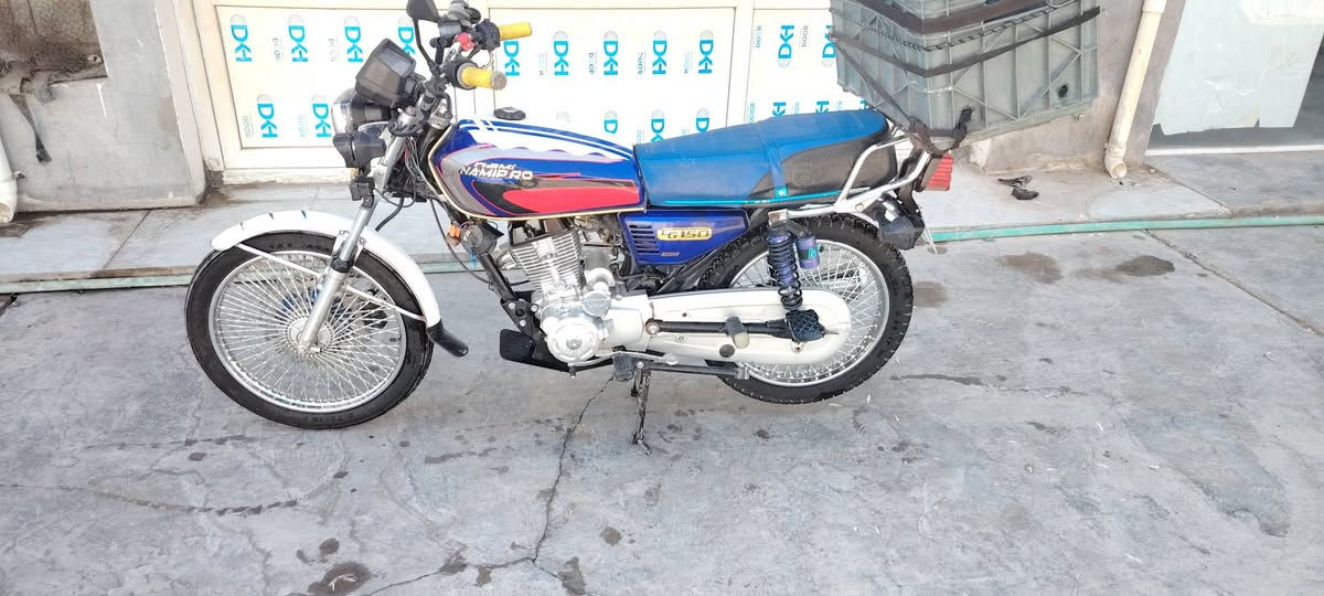 السلام علیکم دراجه اللبيع موديل25 نامه برو محرك 200  كفله عامه السعر 700 بي مجل حك جيه أوراق مكان خانقين قولاي خاص او رقم ***********

