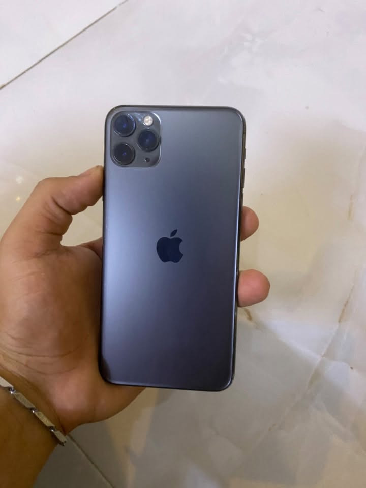 سلام عليكم ايفون ١١ برو ماكس جهاز مابي شي بس شاشه وفيس ايدي كلش نضيف للبيع ب٢٥٠ وبي مجال بكاني بغداد مدينه الصدر اورفلي ***********

