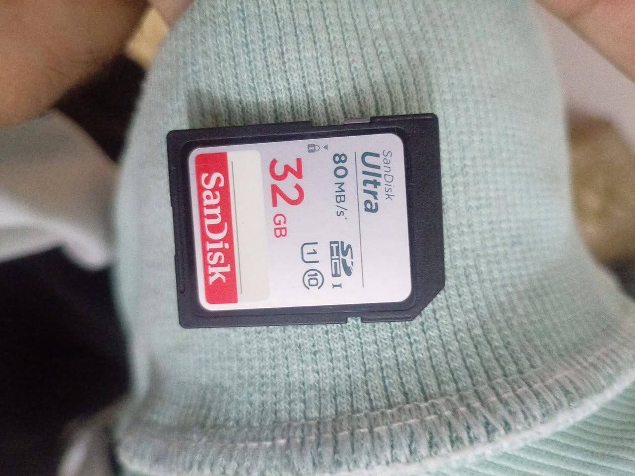 SanDisk • 32GB • نظيف جداً