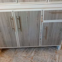 كاونتر ملحق مع سنك قطعتين فقط سعره٣٠٠ وبي مجال بسيط نضافته ٩٠٪    0782...