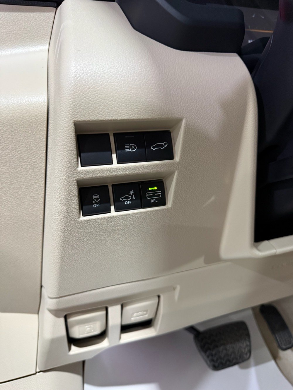 * لاندكروزر  vx لمتد 2023 بغداد مغلفه ppf
* ⁠سعد العبيدي (***********)
* ⁠جعفر (***********)
* ⁠السعر (66.500 $) مغلفه ppf
* ⁠الفئة:  LIMTED  /  VX تنفس طبيعي
* ⁠داخل جلد بيجي اصلي 
* محرك 6 سلند (4000 cc) 
* ⁠العداد (29750) رقم بغداد 
* ⁠رادار امامي - رادار خلفي - رادار جانبي (نقطة عمياء) 
* ⁠تحديد مسار قيادة ذاتية 
* ⁠شاحن وايرليس امامي 
* ⁠هاندبريك بصمة لايت اوتو 
* ⁠ماوس تغير وضعيات القيادة 
* ⁠بصمة تشغيل بصمات ابواب عدد (5).
* ⁠سماعات تويتر (JpL) شاشة دجتل
* ⁠شاشة كبيرة اصلية 
* ⁠شاشات خلفية عدد (2) 
* ⁠4 كامرات (360 درجة) اصلية 
* ⁠فتحة سقف (سلايت) لايت ثلاث عدسات
* ⁠الكراسي الامامية كهرباء 
* ⁠كراسي الامامية تبريد تدفئة 
* ⁠مقاعد (7) راكب  فور ويل (4*4)
* ⁠ثلاجة وسطية جنطة كهرباء  
* ⁠داخل صاج تشغيل عن بعد
* ⁠علامة لاندكروز الضوئية بالابواب
* حساس امامي خلفي مري طي كهرباء مري جانبية نيكل 
* ⁠قبضات ابواب نيكب ترايش ابواب نيكل 
* السعر  (65.500 $) رقم بغداد كامل
* العنوان :- بغداد النهضة الشآرع الثآني  معرض الناجي سعد العبيدي 
* ⁠للاستفسار هـ(***********) (***********)