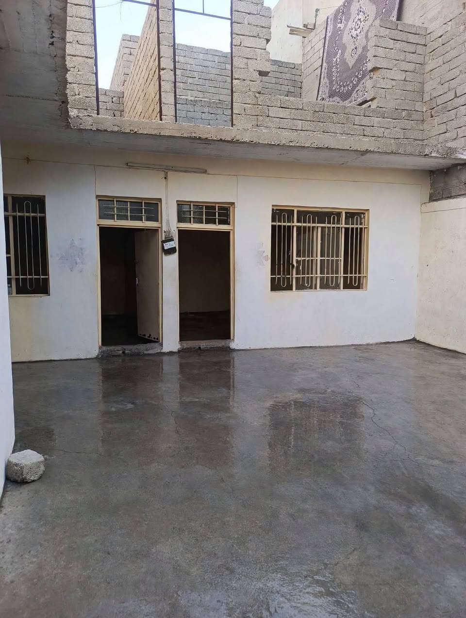 دار للأيجار مساحة 200متر في حي المغرب غرفتين نوم ومطبخ وصحيات وسعر ألأيجار مناسب جدا 200ألف دينار مكتب دار الأمين للعقار *********** ***********

