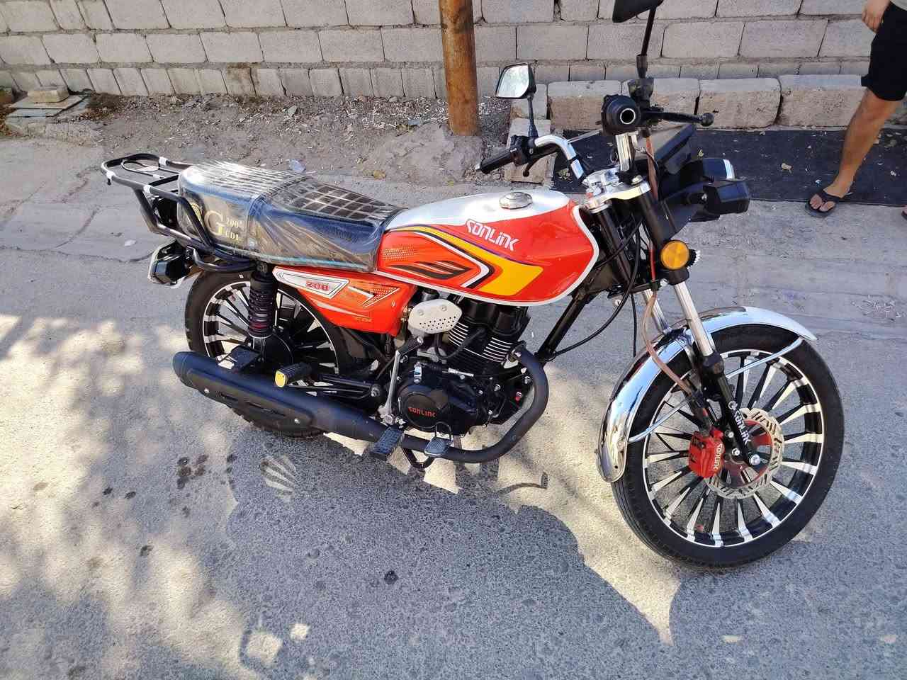 دراجه ٢٠٢٥ نضيفه مكينه مكفوله
ضاغطه وزنجيل كلش راقيه 
وياهه غراض كامله مال دلفري 
فول نضافه 
السعر ٨٠٠
***********

