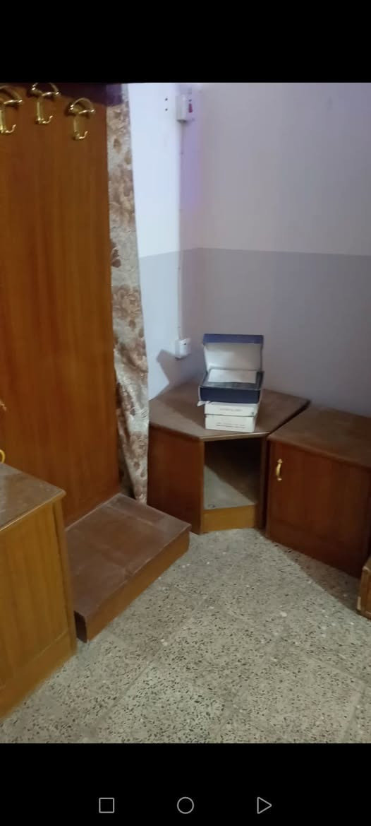 غرفة نوم 7 قطع نضيفه بس كاصين باب من الكنتور  ب175 وبيها مجال
كونفيره ب85 ضخمه
ثلاجه حجم كبير ب150 وبيها مجال
ميز و4 كراسي وطبلات 2 ب50
صوبه نفطيه صالون ب65 وبيها مجال
صوبه حمره ب30
طباخ 4 عيون ب60
زوالي كلش نضاف الوحده على 15 وبيهن زوج جوزيات
جهاز رياضي اوبتكال بي مشكله من الشمس تعبان البلاستك ويه ب30
جهاز رياضه سكس باك ب50
العاب اطفال منوعه ورحله وكرسي وخيمه شلعه ب40
تيبلام 2 قديمات ب10

والاغراض بيهن مجال للشراي
مكاني اعظميه للتواصل ***********
