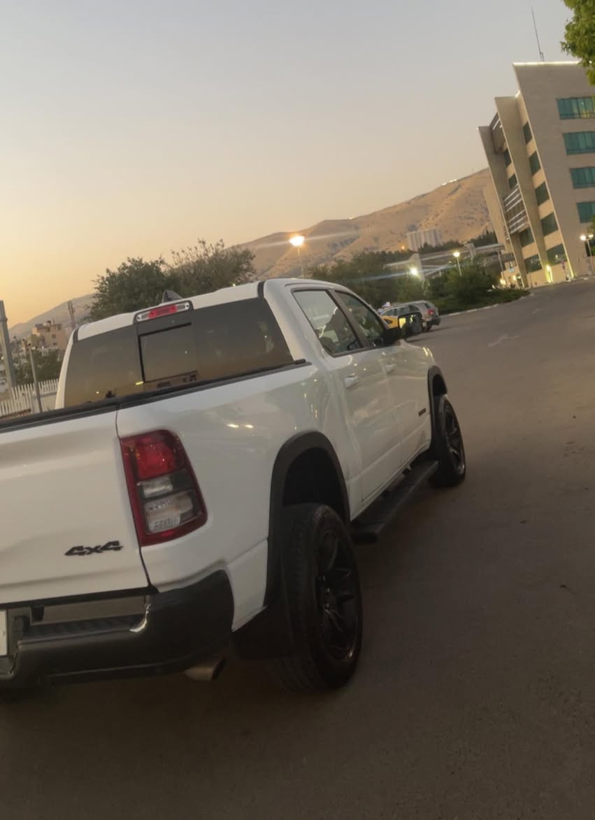 للبيع دوج رام 2022 بك هورن 6 سلندر تنفس طبيعي
رقم  اربيل ب اسمي تحويل ثاني يوم
ماشيه 55 الف
بجم كبس
بدون دواخل بدون شواصي 
بدون بارد فقط صبغ على كد الطخه 
صور الحادث مرفقه 
 صدر كير مكينه كله كفاله
تخم تاير جديد 
بدون نقص برغي السياره
مكان السياره ديالى بعقوبه
***********

نص مكتوب في الصور:
- BIDCARS