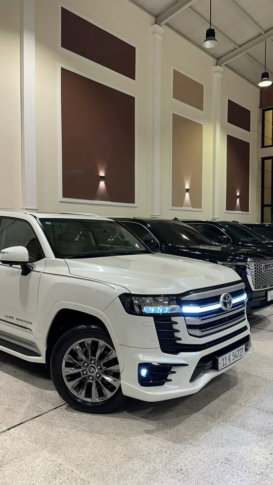 السلام وعليكم
---
*🚘 للبيع أو المراوس*

*لاندكروزر 2024 - SAS Limited أصلية*
📍 *الممشى:* 32,000 KM

✅ السيارة مكفولة كفالة عامة من كلشي
⚠️ *الملاحظة:* فقط رصعة بسيطة جداً بالباب الخلفي الصدر، مسحوبة سحبة بسيطة جداً.
🔹 باقي السيارة مكفولة كفالة عامة.

📍 *الموقع:* بغداد – النهضة
📞 *للاستفسار:* ***********
