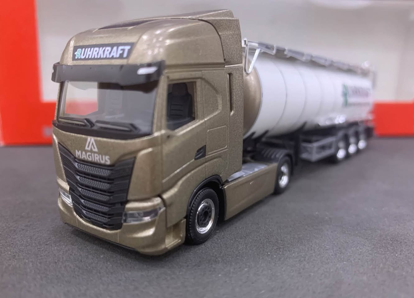 مقاس ١:٨٧ • IVECO • Herpa
