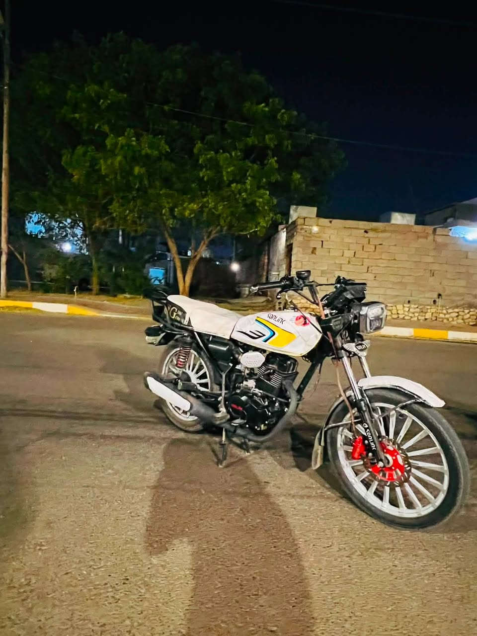 سلام عليكم سونك للبيع موديل 25 ضاغطه وزنجيل السعر 900 وبي مجال متواجد عل رقم ***********
