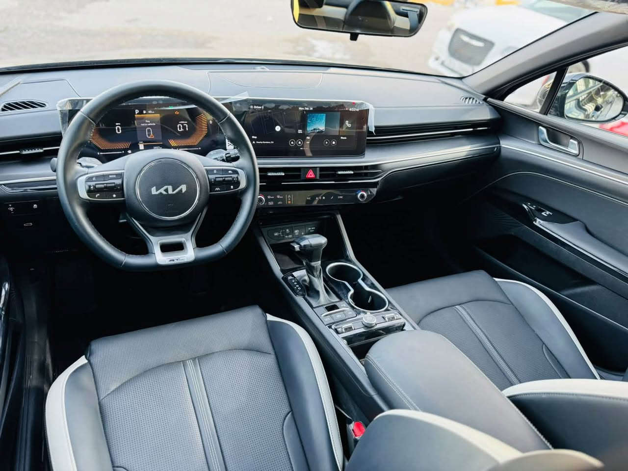 2026 KIA K5, GT-LINE

نــوع الــمـركـبة:-   K5 -   GT lian  )🇺🇸

الـــــمــوديــــل:-2026 الشكل الجديد

اللون اسود 🩶🩶🩶

حــجـم الـمـحرك:-  2500

الــــعـــــــــداد:2 الف ميل فقط 

:-  رقم سليمانيه هزه وفحص وترقيم جديد

بصمه تشغيل + ابواب

داش كام خلفي وامامي

تشغيل عن بعد ( Remote Start )

داخل جلد ( اسود وابيض مطرز  مختمة GT)

كشنات كهربائيه مع تدفئه مختم GT

تحكم ستيرن جهـتين

شحن لاسلكي

لايت زينون ٣ عدسات ديناميكي

كشافات زينون

بك لايت لد متصل

رادار امامي + خلفي + جانبي

نظام النقطه العمياء مع تحذير الاصطدام مع خاصيه التوقف التلقائي 

مثبت سرعه ذكي تفاعلي مع الرادار

نظام كشف حركه المرور الخلفيه

مساعدة البقاء في المسار 

مساعد الخروج الامن عند فتح الابواب 

شاشة وسطية تدعم Apple CarPlay & Android Auto 

درايف مود ٤ وضعيات للقياده Normal,sport,sport plus ,custom 

نظام ترحيب عند الاقتراب

فتح الجنطه عند الاقتراب

الضرر  - بونيد مبدل وكالة  

السعر  217 ورقه وبي مجال 

ديالى خانقين 

***********

متوفر واتساب او الاتصال عالرقم
