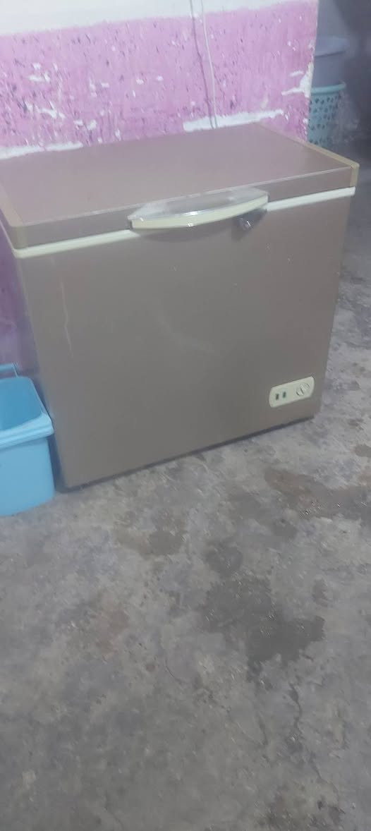 مجمده للبيع 11 قدم عالشغل تجميدها مكانها حله مركز مدينه /*********** السعر خاص
