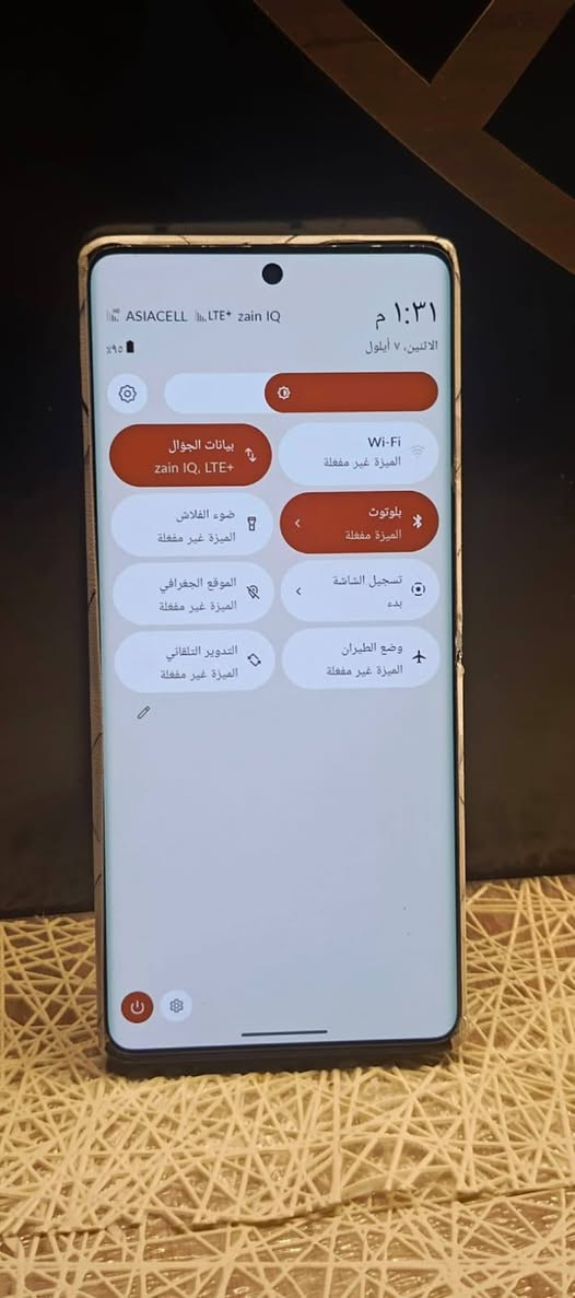 Daria bond داريا بوند /بدون ملحقات
ذاكره 256/رام 8+8
معالج دايمن ستي 7200/ببجي 90فريم
بطاريه 5000
شاشه منحنيه معدل تحديث 120هرتز
بصمه اصبع 
دبل خط
جهاز مكفول من العطل وتصليح 
فقط فطر بضهر ومغلف جماليه
للبيع او مراوس سعر 180وبي مجاال قليل 
شراي يتصل ***********
مكاني كووت
