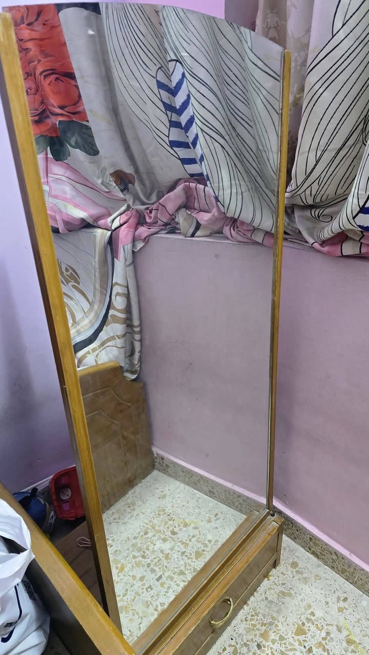السلام عليكم اغراض مستخدمه للبيع شغل تفصال درجه اولى 
للاستفسار ***********
