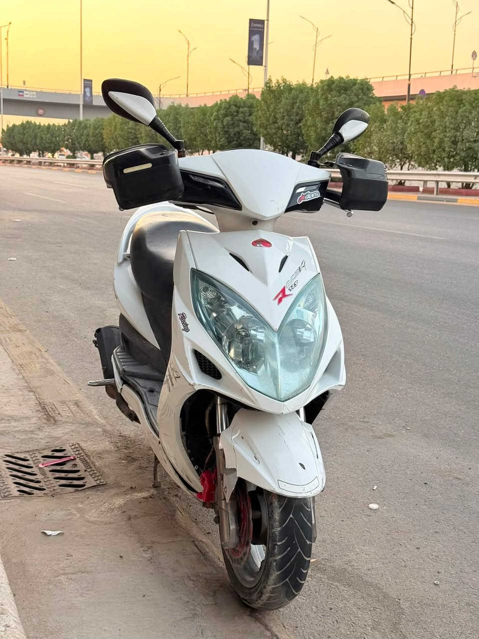 كامكو رايسنك 125 مرقم ب اسمي تحويل ثاني يوم هزه جديده  كفاله عامه الدراجه بعز الشتا الصبح نكره سلف الدراجه نازله رمبه كلشي بيهه بلادي من الجاملغ للجاملغ شلعه معدل مكينه زبد دهن إمزويل بانزين محسن الدراجه عليهه ادامه سعر ١٤ ونص وبيهه مجال بسيط
مكاني بغداد ساحه عدن ***********
