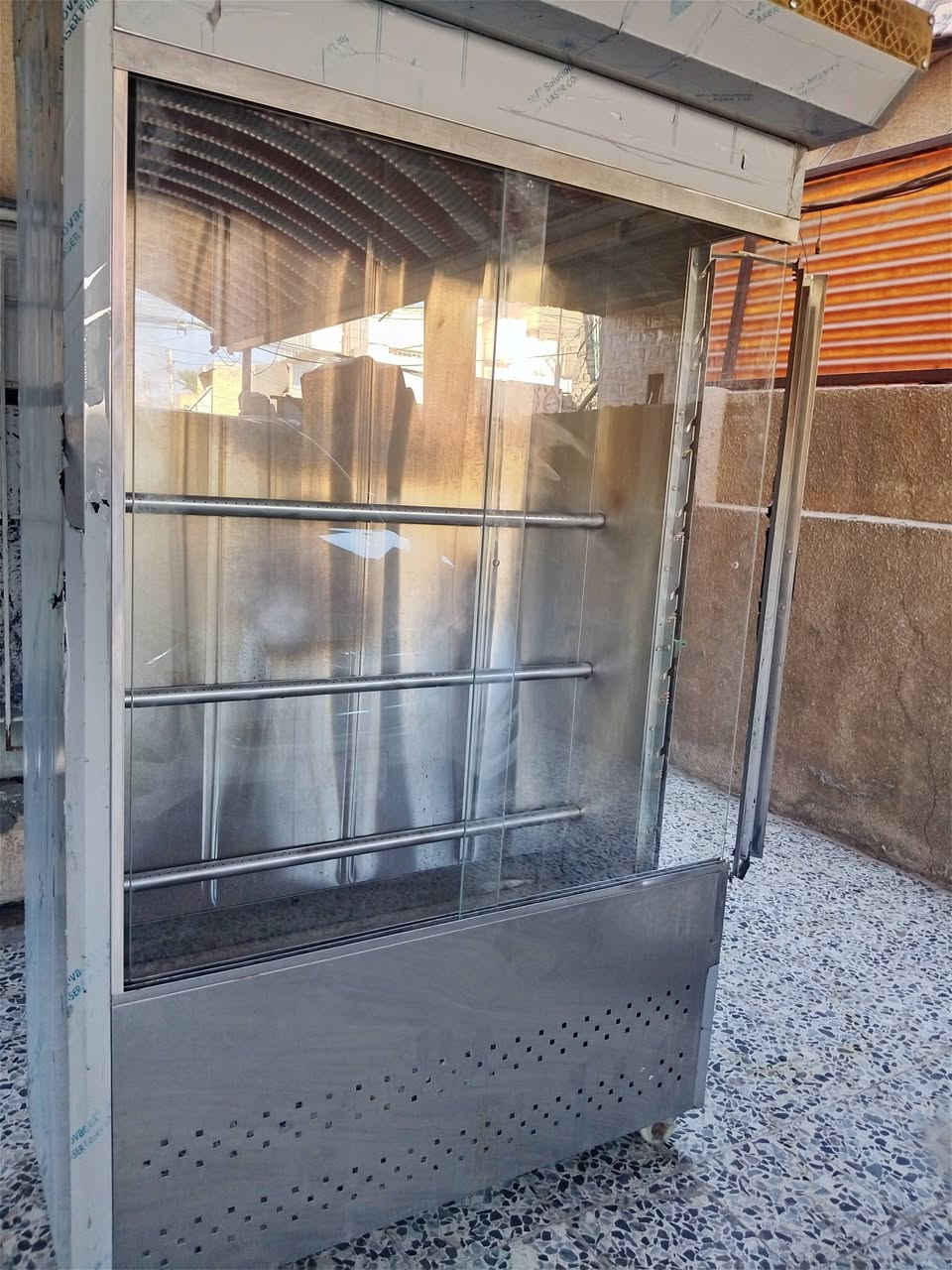 سلام عليكم شوايه دجاج سل ستيل صفر 8 سوريه استخدام مره واحد فقط جديده بالكارتون
مكاني بغداد حي اور 
***********4
