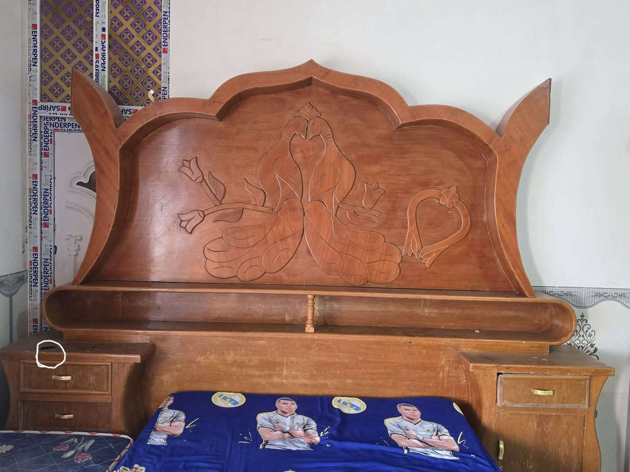 السلام عليكم
غرفة اخشاب مستعملة للبيع مع چرباية اطفال 

الغرفة بية ضرر مثل ماموضح بل صورة
مكان الحله 
للاستفسار اتصال بل رقم ***********
