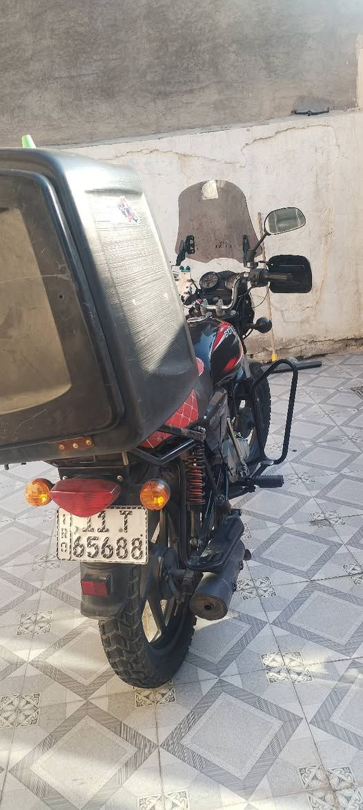 السلام عليكم
دراجه بوكسر لبيع موديل 23 رقم بغداد وسنويه وهزه جديده
دراجة بيها نقوصات بسيطه مجفته مره وحده تجفيت شركة 
سعرها مليونين و100 وبيها مجال بسيط لشراي 
للاستفسار الاتصال او مراسله واتساب
***********
عنوان بغداد الدوره
