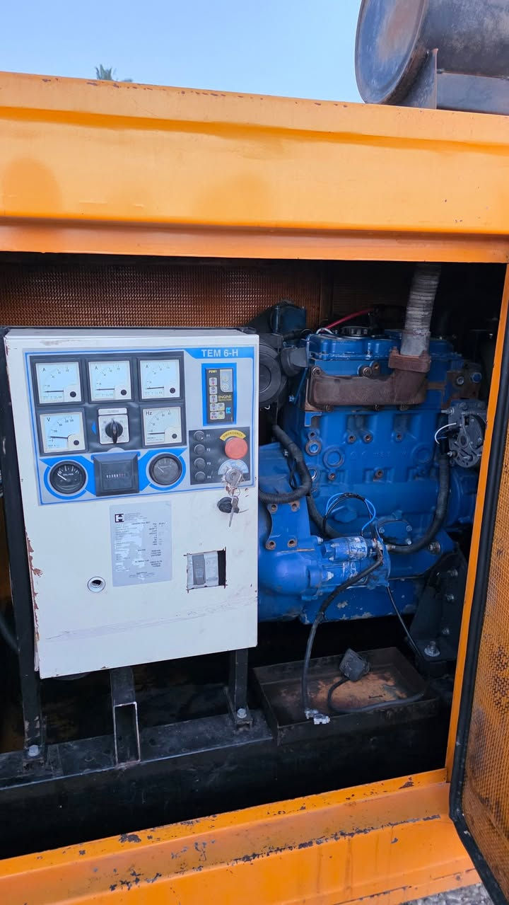 للبيع: مولد اف جي ولسن (FG Wilson) 30 KVA 
.
• ​القدرة: 30 KVA.
• ​الحالة: نظيف جداً (كاتم للصوت).
• ​الموقع: الكوت.
• ​الفحص: شغال وبشرط الفحص.
• للاتصال ***********
