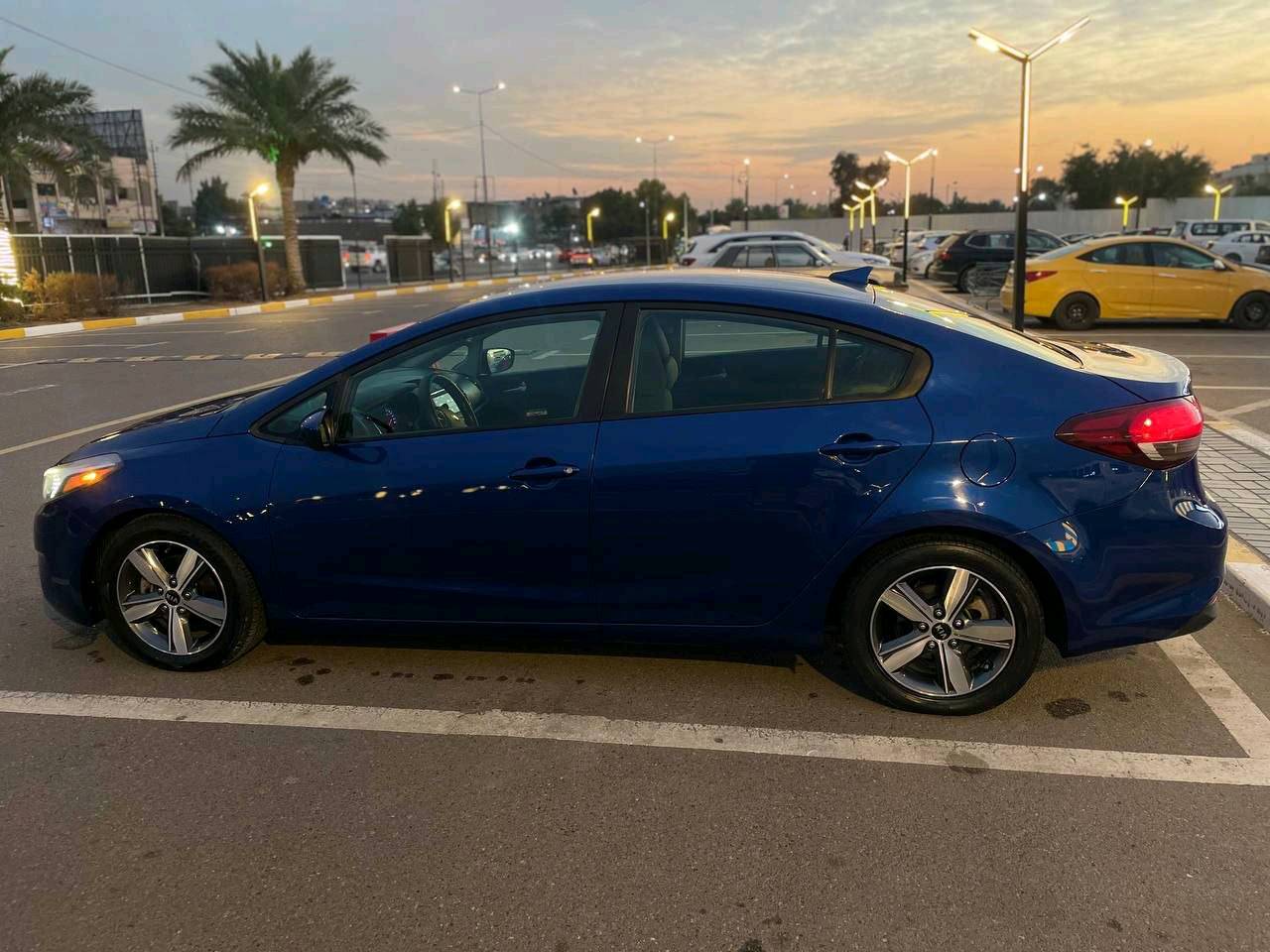 ​كيا فورتي (Kia Forte) موديل 2018 - للبيع
​للبيع سيارة كيا فورتي موديل 2018  لون جويتي مميز، السيارة بحالة ممتازة وجاهزة للاستخدام بدون أي مصاريف إضافية.
ماشيه 70 الف ميل
​مواصفات ومميزات السيارة:
ثلاث انظمه قياده ايكو،نورمل،سبورت.مثبت سرعه 
​الموديل والمحرك: موديل 2018، محرك 2.0L دوش نشط واقتصادي جداً بالبنزين. كير at المرغوب
​المواصفات: مواصفات كندية، شاشة لمس  مع تحكم كامل جهتين بالستيرن، تدفئه كشنات، كشافات أماميّة، وحاجب لد 
​الداخلية: دواخل السيارة نظيفة جداً بحالة الشركة، تدفئة وتبريد ثلج🥶
​الرقم: رقم بغداد مميز حلو بأسمي التحويل ثاني يوم 
​مكان المعاينة: بغداد الكرخ (الري)
​للتواصل والاستفسار: الاتصال على الرقم (***********) واتساب