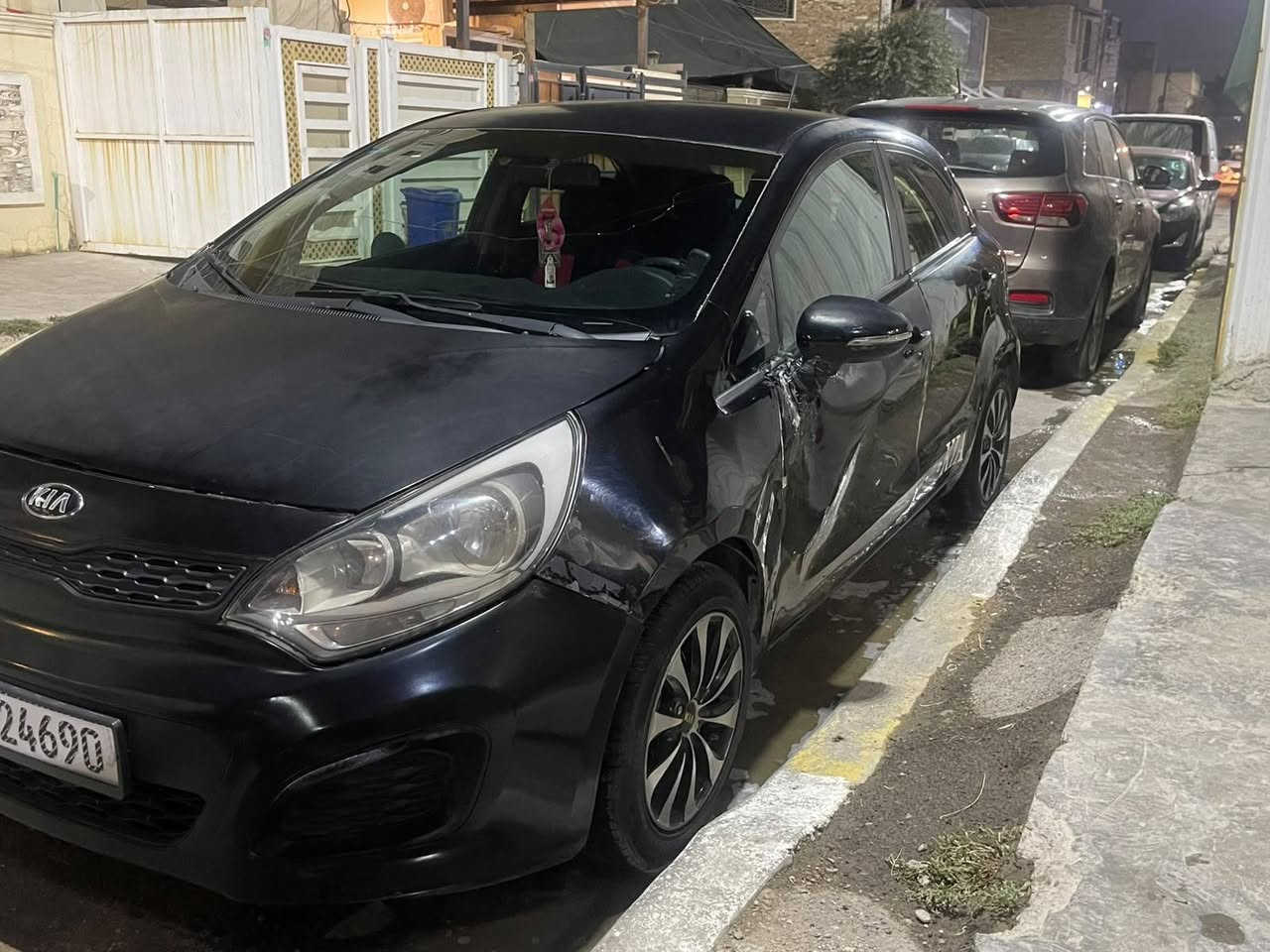 سيارة كيا ريو موديل 13 بإسمي رقم بغداد سيارة جاهزه محرك كير تبريد كله جاهز وارد امريكي حادثها جاملغ وباب   بيها ملاحظا ت قليلة بالكشر  السعر 60 ورقة بيها مجال بسيط 
العنوان بغداد الغزالية تفاصيل أكثر الإتصال على  رقم الموبايل ***********
