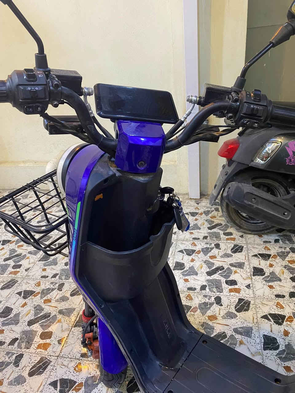 R900 • شهرين • بحالة الوكالة