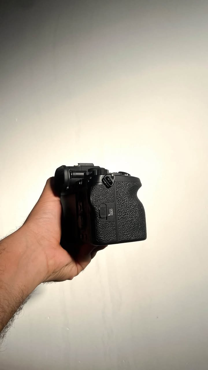 Sony a7 iv
بدي فقط ونظافة ١٠٠٪؜ شرط الفحص والضمان

ملحقات الشركة كاملة مع بطارية اصلية وشاحنة

شتر ٧ كي مثل ما موضح بالصورة👇🏻

للاستفسار راسلني او اتصل ***********
