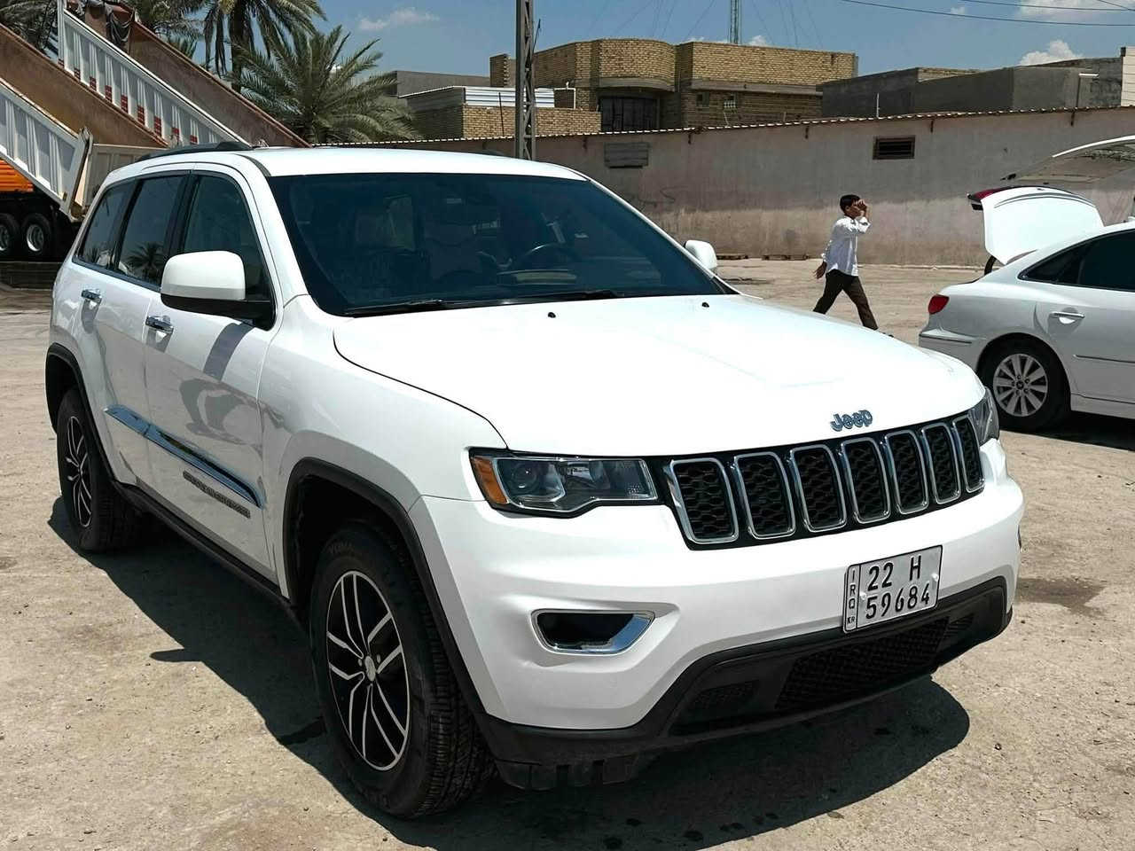 � للبيع | 2018 Jeep Grand Cherokee Laredo 4x4 🇺🇸
🔹 وارد أمريكي – Clean Title
🔹 موديل 2018
🔹 مرقم دولي باسمي
🔹 هزة وسنوية جديدة
🔹 الماشي: 65,000 Mile

حالة السيارة:
✅ بالعراق بيها رشات خفيفة موضحة بالسونار
✅ بدون دواخل
✅ بدون معجون (أثر تخريب فقط)
✅ السيارة على وضع الشركة (تراي زيرو)
✅ جاهزة من كل شيء ولا تحتاج أي مصروف

الصيانة الجديدة:
✔️ صدر أمامي خلفي جديد
✔️ منظومة تبريد جديدة
✔️ منظومة احتراق جديدة
✔️ سيرفس كامل
✔️ متصرف عليها دينار

باقي مواصفات Laredo معروفة من ناحية الراحة، القوة، والاعتمادية.

💰 السعر: 188$ (قابل للنقاش مع الجادين)
📍 الموقع: الحلة
📞 للتواصل: ***********
💬 واتساب متوفر

بيع أو مراوس حسب القناعة
